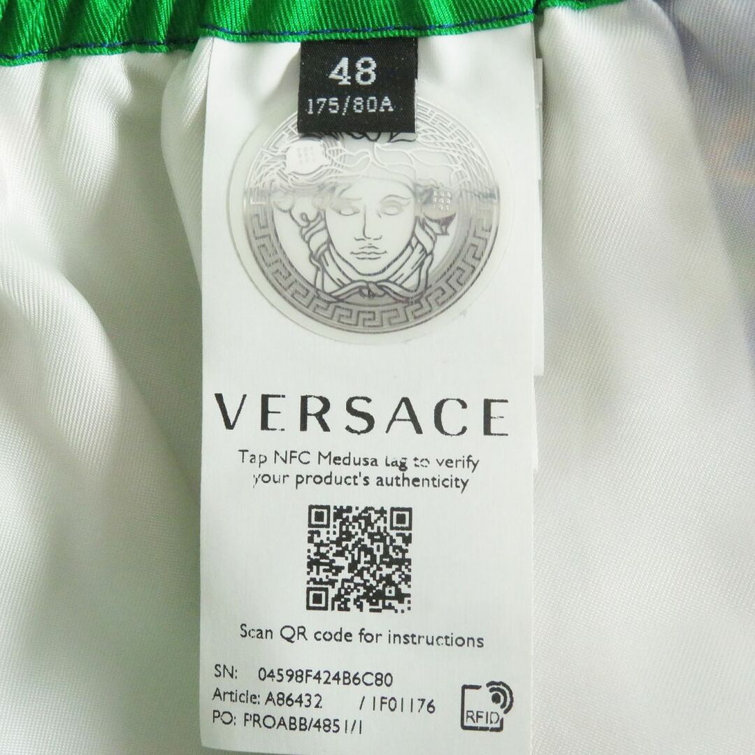 VERSACE(ヴェルサーチ)の未使用品□2020年製 VERSACE/ヴェルサーチ A86432 トレゾール ドゥ ラ メール シルク100％ ハーフパンツ/イージーパンツ 青系 48 伊製 正規 メンズのパンツ(ショートパンツ)の商品写真