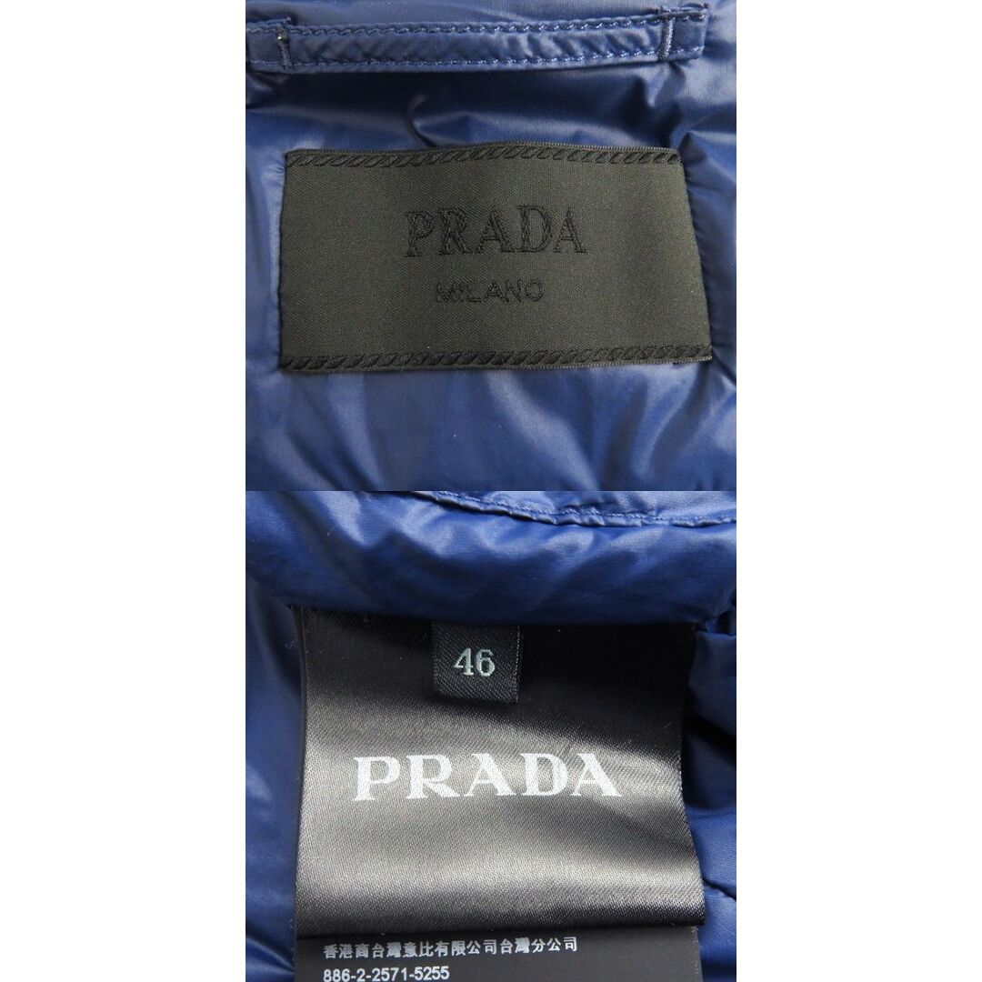 PRADA(プラダ)の美品△正規品 PRADA プラダ 2018年 SGA506 三角プレート/トライアングルロゴ スタンドカラー ZIP UP ダウンジャケット メンズ ブルー 46 メンズのジャケット/アウター(ダウンジャケット)の商品写真