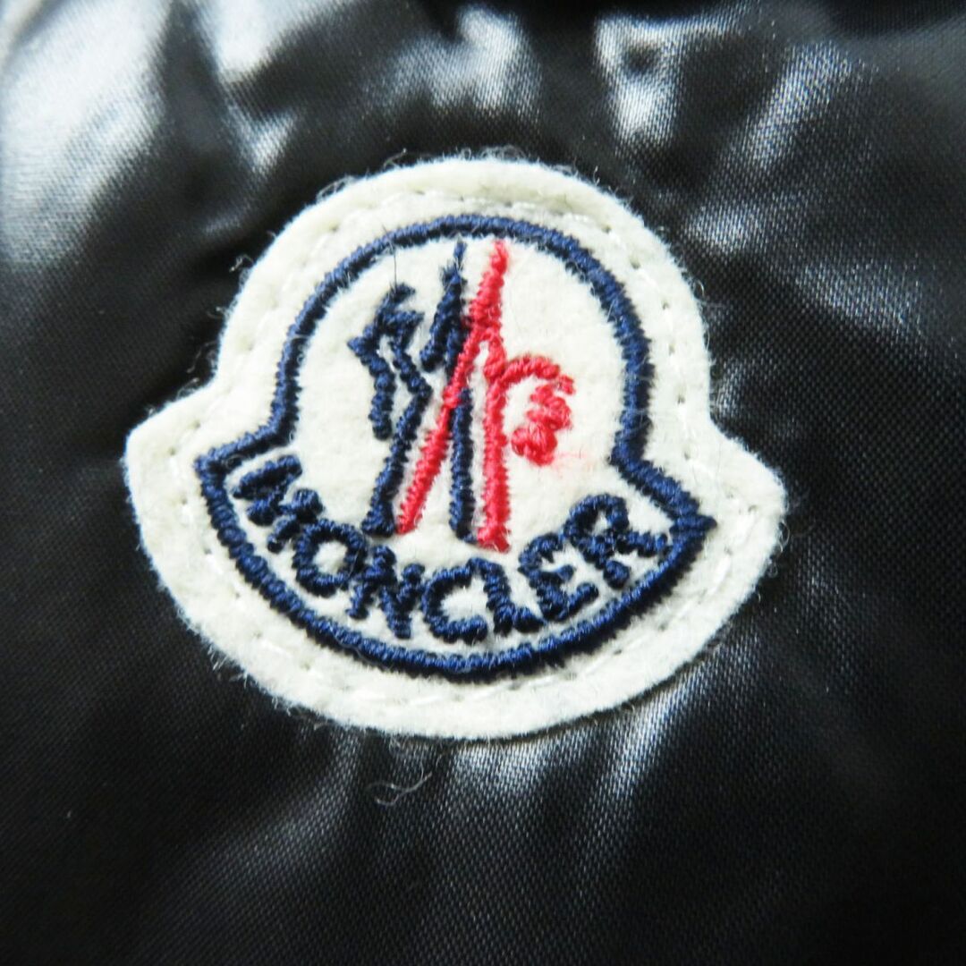 MONCLER(モンクレール)の未使用品◎国内正規品  MONCLER モンクレール MANTELLA マンテラ レディース ワッペン・フリンジ ショール付 ダウンジャケット 黒 S タグ付 レディースのジャケット/アウター(ダウンジャケット)の商品写真