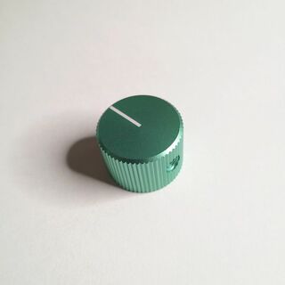 ドレスアップアルミニウム製ノブ グリーン GREEN  シャフト幅6.35mm(エフェクター)
