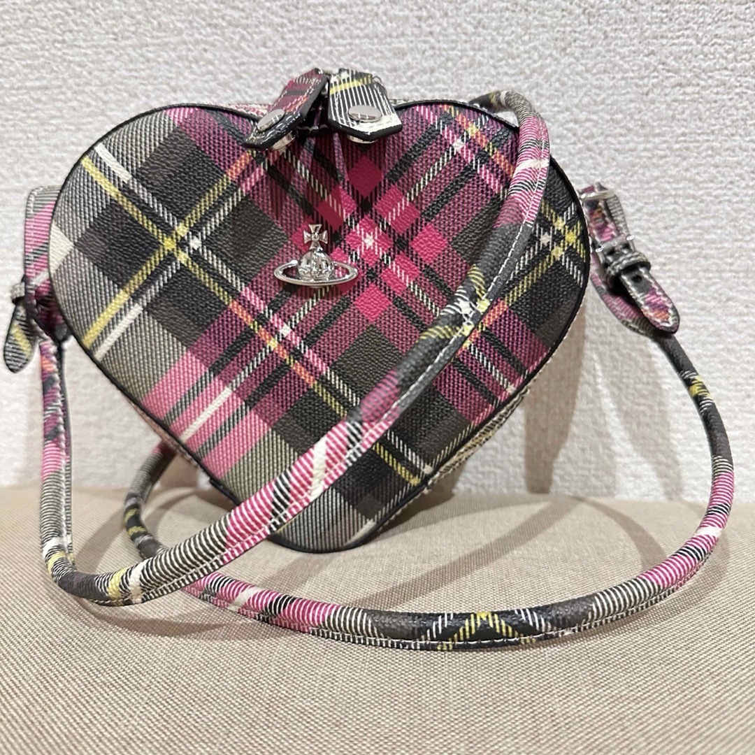 Vivienne Westwood(ヴィヴィアンウエストウッド)の未使用VivienneWestwoodオーブ＆DERBYハートショルダーバッグ レディースのバッグ(ショルダーバッグ)の商品写真