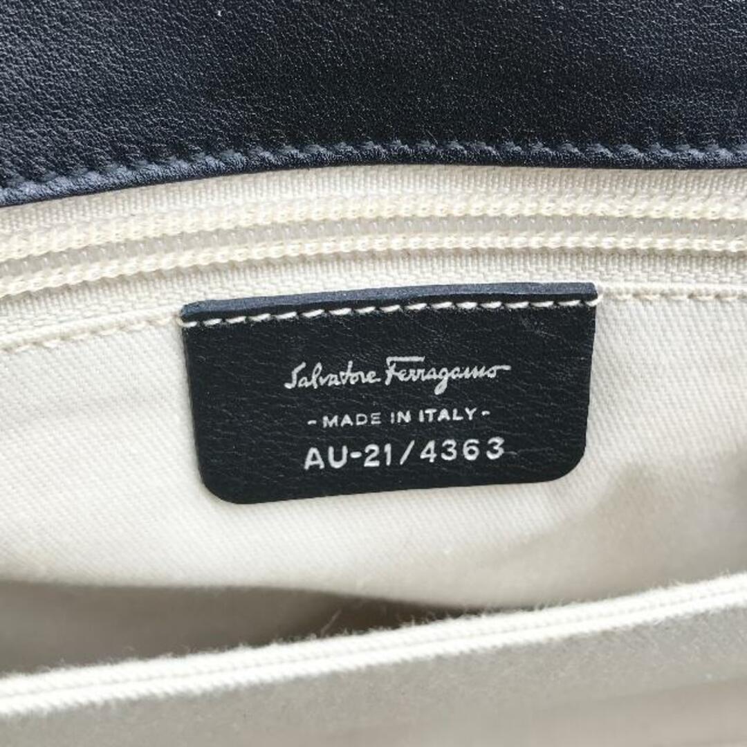 Salvatore Ferragamo(サルヴァトーレフェラガモ)のFerragamo フェラガモ ガンチーニ カデナ型 かごモチーフ レザー ハンド ワンショルダー バッグ ブラック a2172 レディースのバッグ(ハンドバッグ)の商品写真