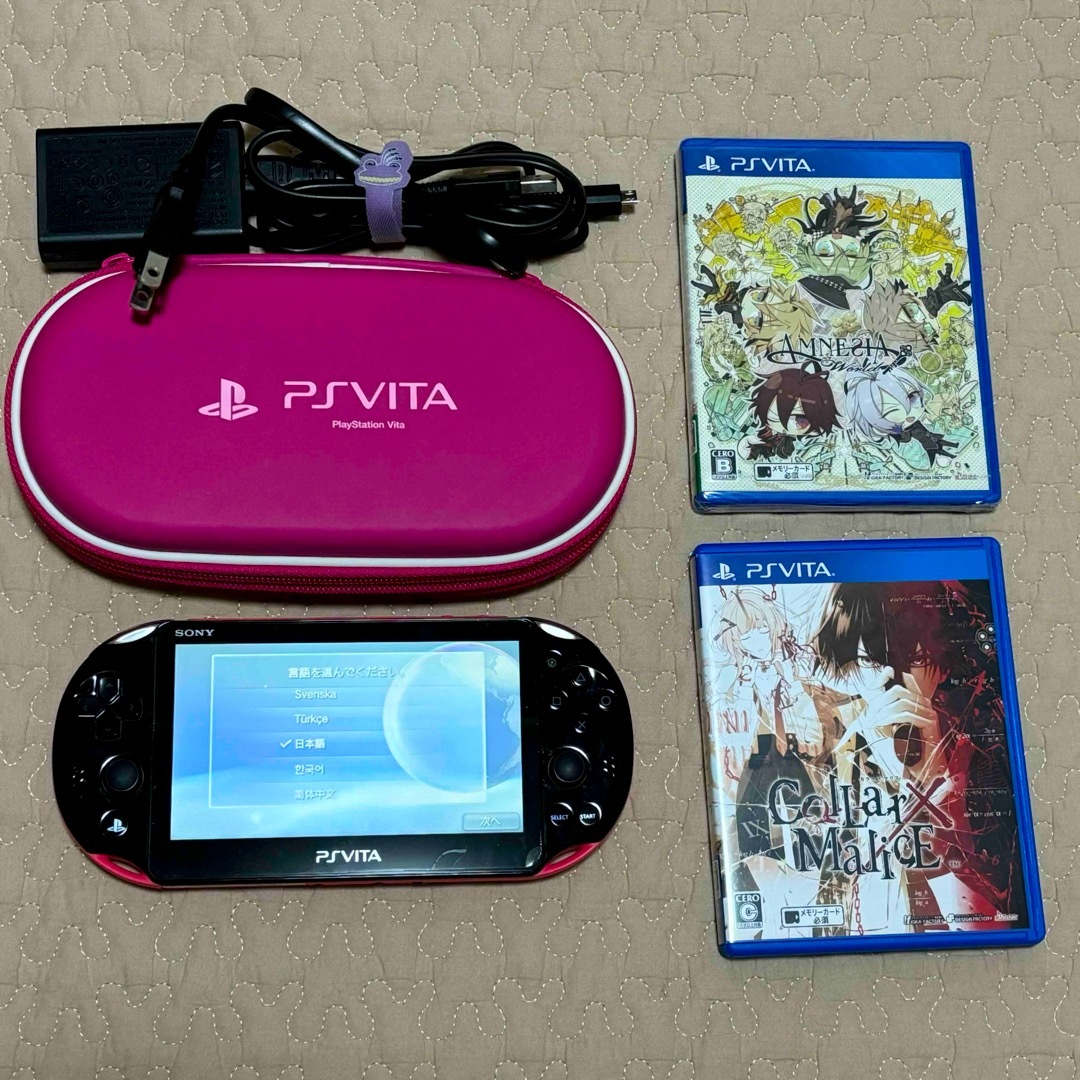 PlayStation Vita(プレイステーションヴィータ)のPlayStation®Vita PCH-2000 ソフト　メモリーカード　 エンタメ/ホビーのゲームソフト/ゲーム機本体(携帯用ゲーム機本体)の商品写真