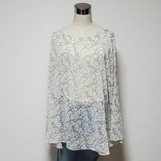 ユニクロ(UNIQLO)のユニクロ シフォン プリントフレアブラウス（長袖） オフホワイト サイズ3XL　(シャツ/ブラウス(長袖/七分))