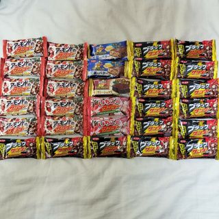 ブラックサンダー　30個　バター　ガトーショコラ　いちご　チョコ　アーモンド(菓子/デザート)