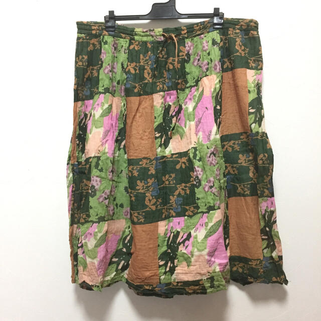 ウエスト100cm 大きいサイズ ボタニカルスカート レディースのスカート(ひざ丈スカート)の商品写真