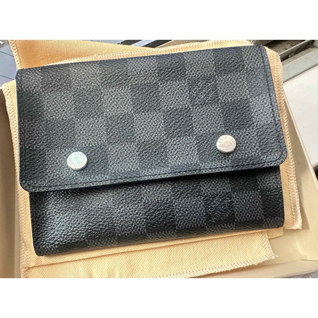 LOUIS VUITTON(ルイヴィトン)の超美品！LOUISVUITTON財布 メンズのファッション小物(折り財布)の商品写真