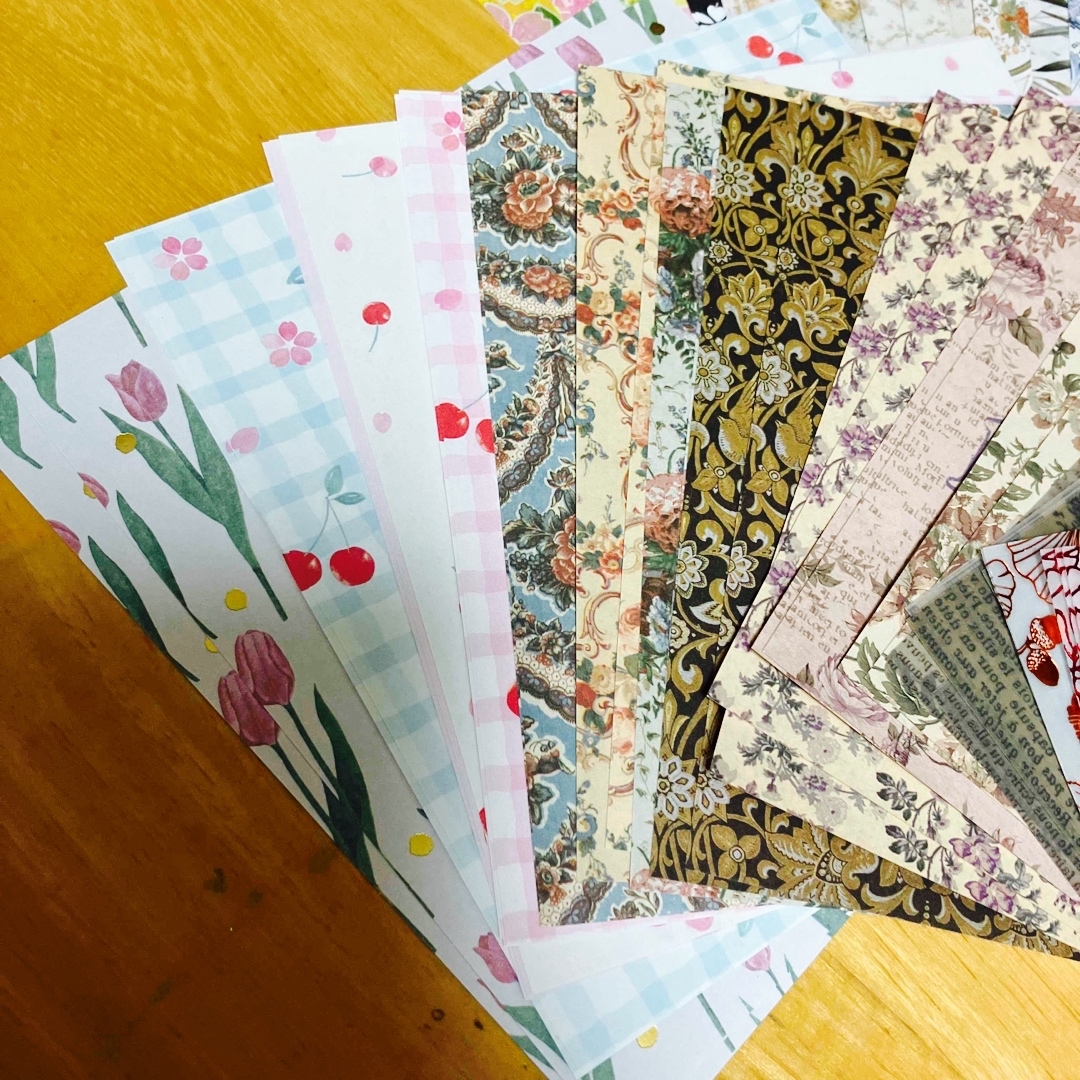 デザインペーパー　折り紙　100枚セット　送料込み ハンドメイドの文具/ステーショナリー(カード/レター/ラッピング)の商品写真