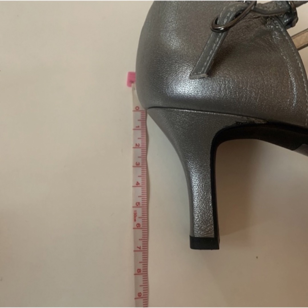 MELMO(メルモ)のMelmo femminile ♡ シルバーパンプス　フラワー装飾 レディースの靴/シューズ(ハイヒール/パンプス)の商品写真