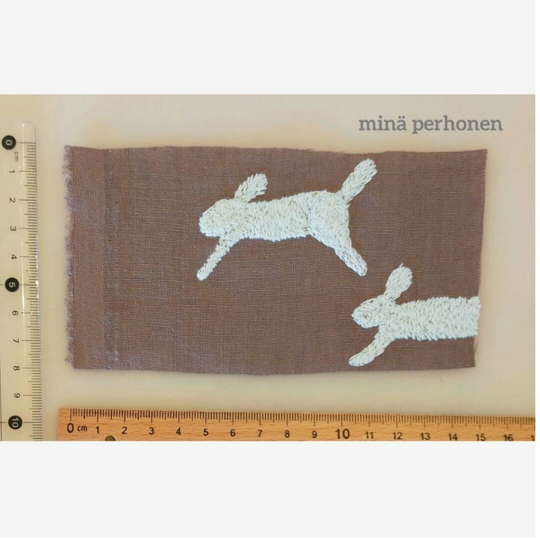 mina perhonen(ミナペルホネン)の2点同梱☘専用☘ミナペルホネン　はぎれ　runrunrun　brown×mint ハンドメイドの素材/材料(生地/糸)の商品写真