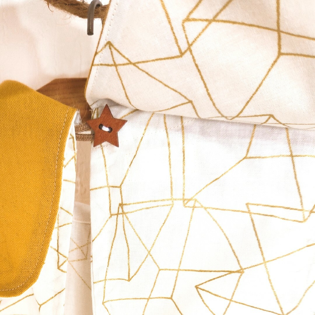 お花みたいなラップ襟ロンパースサロペット ハンドメイドのキッズ/ベビー(ファッション雑貨)の商品写真