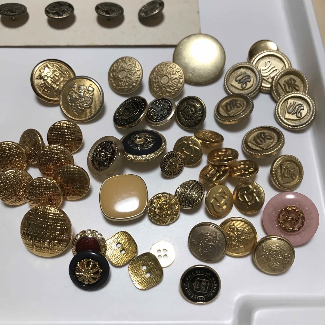 昭和　レトロ　アンティーク ゴールド系　シルバー系　ボタンセット　ヴィンテージ ハンドメイドの素材/材料(各種パーツ)の商品写真