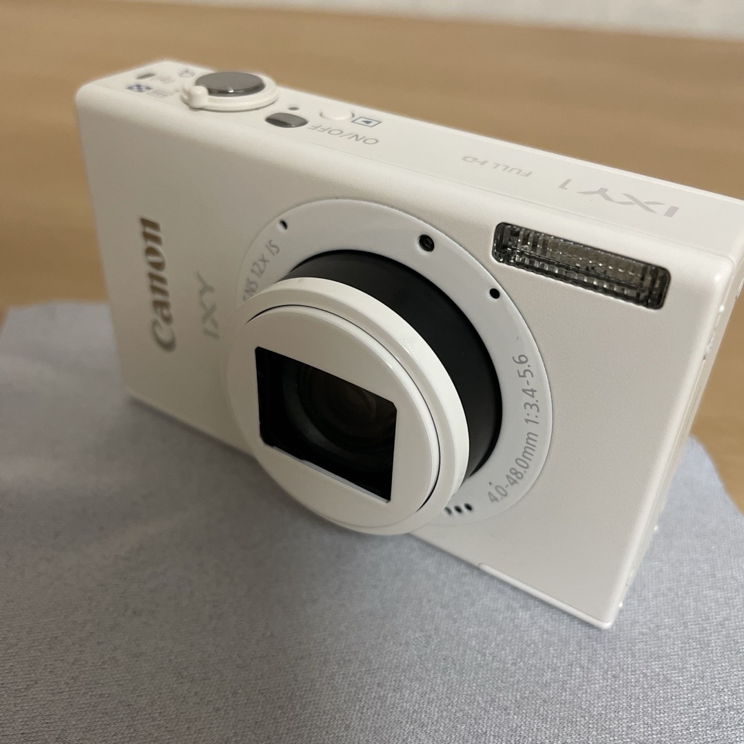 Canon(キヤノン)のCanon コンパクトデジタルカメラ IXY 1 WH スマホ/家電/カメラのカメラ(コンパクトデジタルカメラ)の商品写真