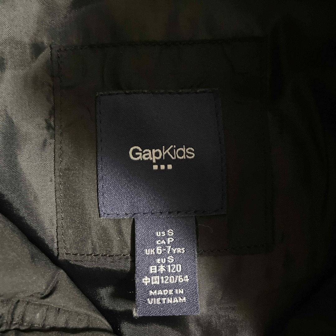 GAP(ギャップ)のGAP  120cm 黒 ダウンベスト キッズ/ベビー/マタニティのキッズ服男の子用(90cm~)(ジャケット/上着)の商品写真