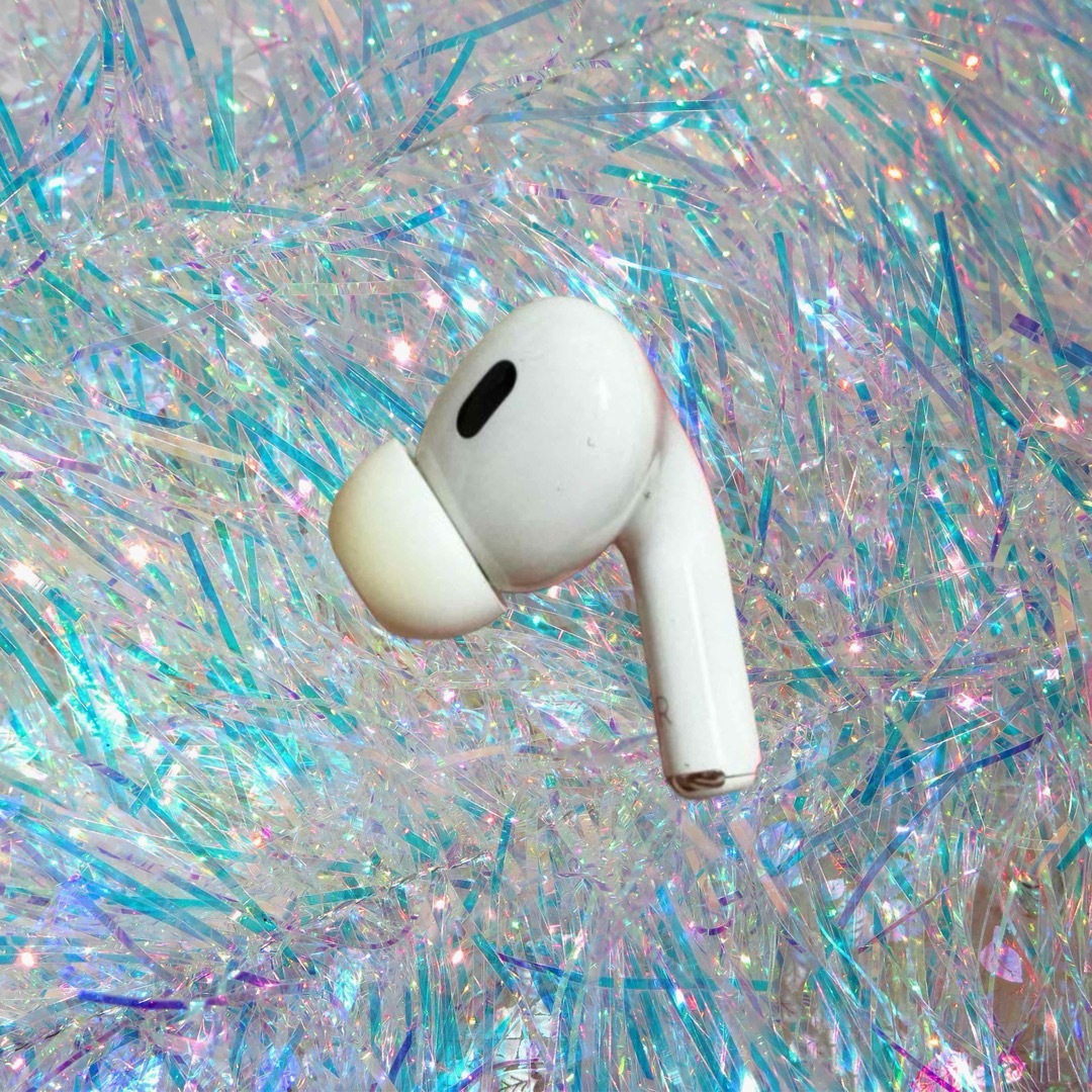 Apple(アップル)のAirPods Pro（第二世代） スマホ/家電/カメラのオーディオ機器(ヘッドフォン/イヤフォン)の商品写真