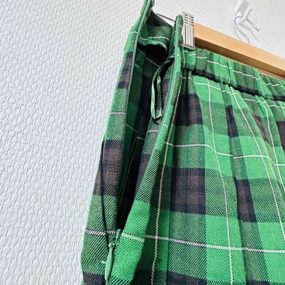 GU(ジーユー)のGU ジーユー チェック プリーツ ミディ スカート グリーン 緑 レトロ   レディースのスカート(ロングスカート)の商品写真