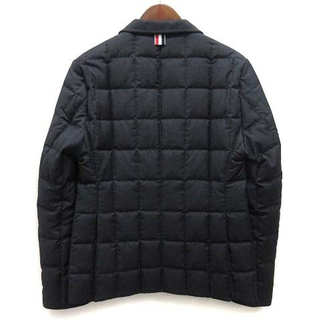 THOM BROWNE(トムブラウン)のトムブラウン スーパー130S ウール キルト ダウン テーラード ジャケット メンズのジャケット/アウター(ダウンジャケット)の商品写真