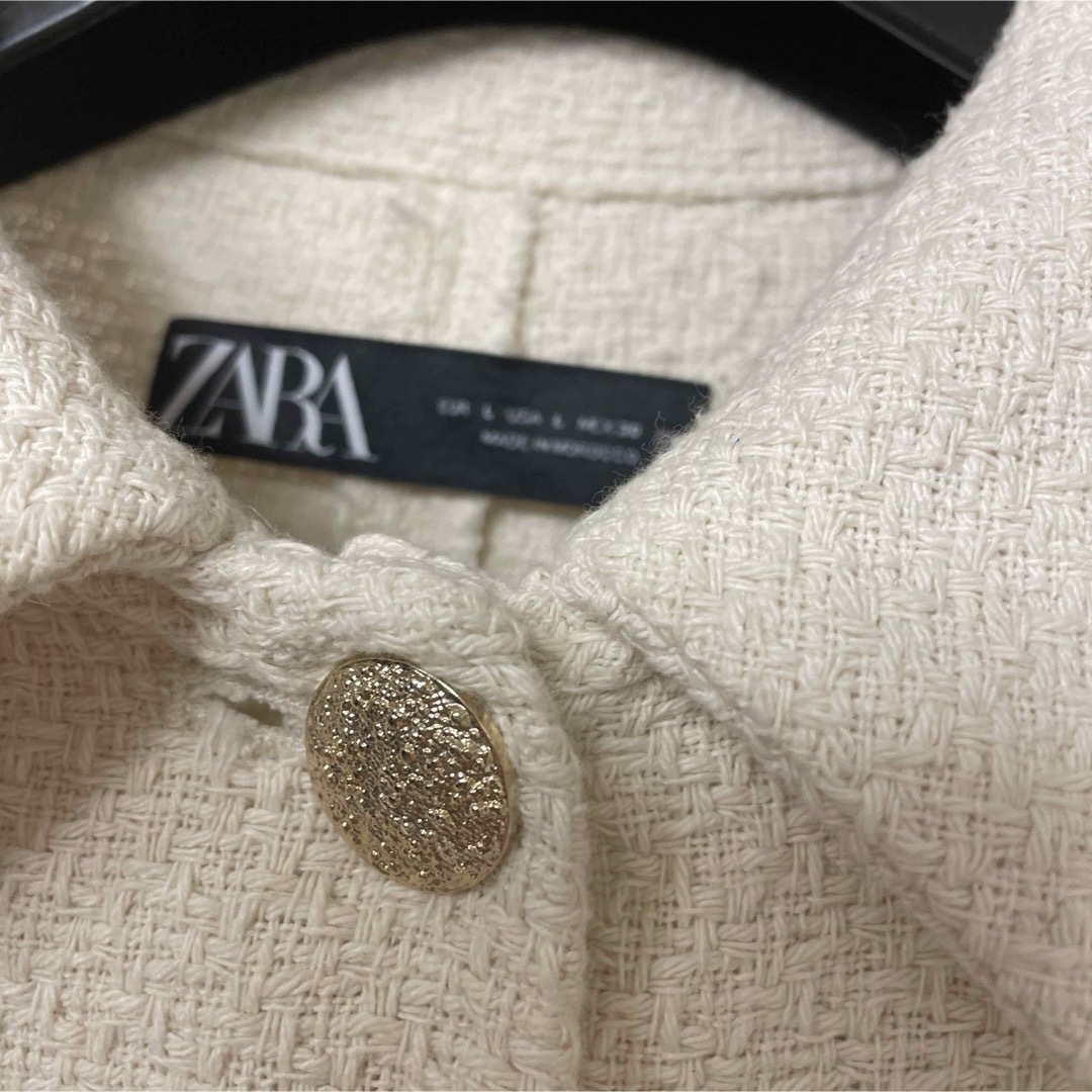 ZARA(ザラ)の未使用❗️ZARA  薄手アイボリー金ボタン春ジャケット　 レディースのジャケット/アウター(テーラードジャケット)の商品写真