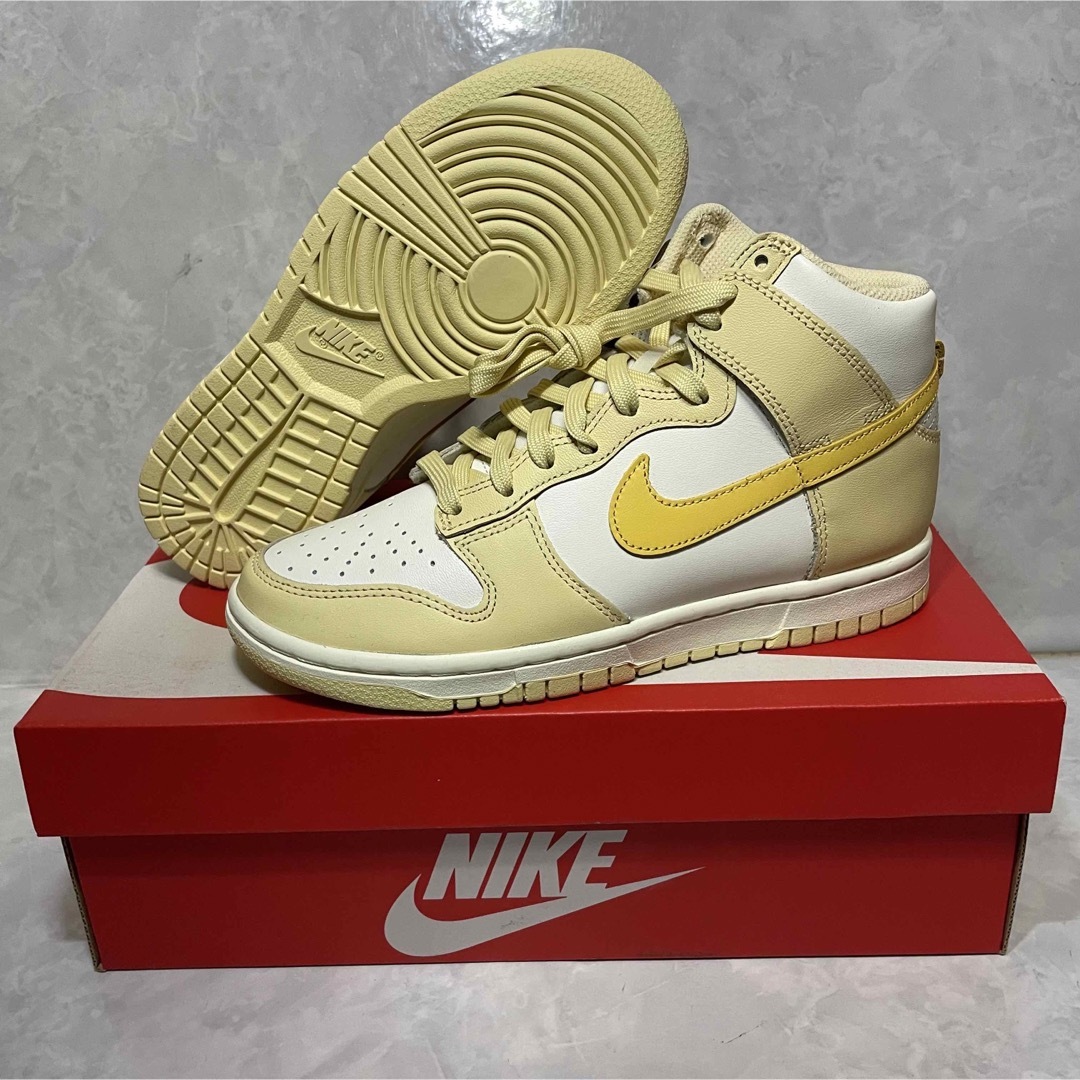 NIKE(ナイキ)の【完売品】Nike WMNS Dunk High "Pale Vanilla" レディースの靴/シューズ(スニーカー)の商品写真