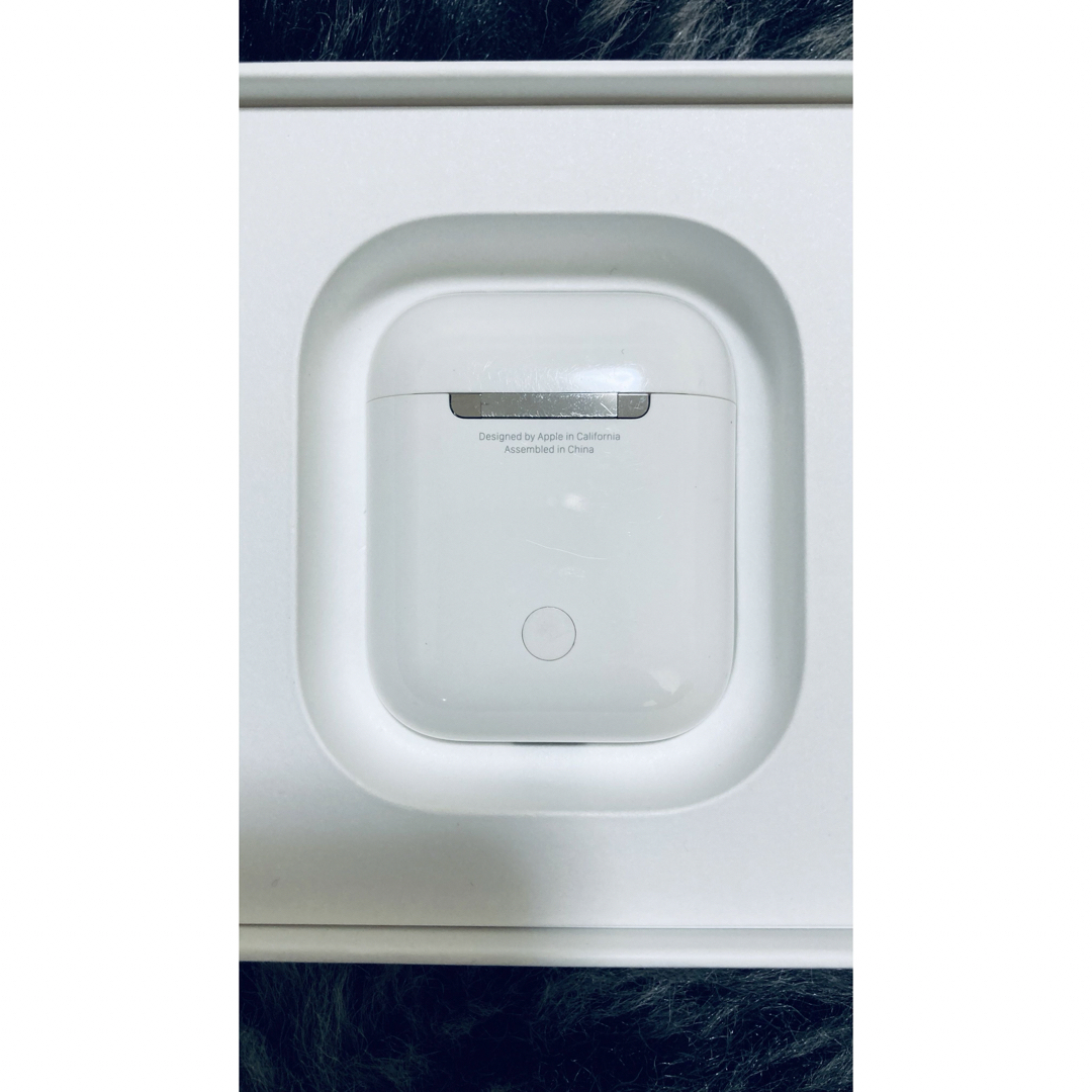 Apple(アップル)のAPPLE AirPods イヤホン MMEF2J/A スマホ/家電/カメラのオーディオ機器(ヘッドフォン/イヤフォン)の商品写真