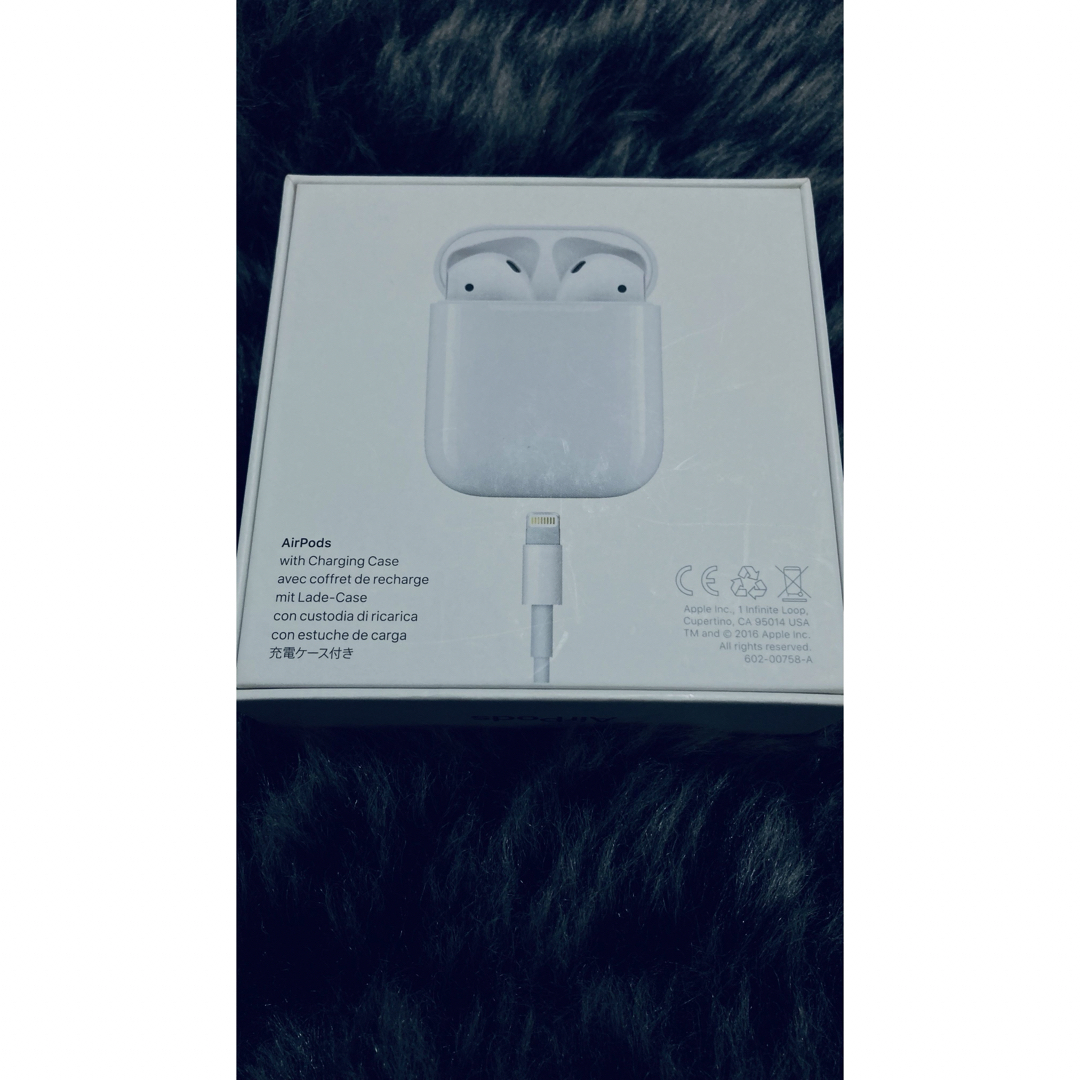 Apple(アップル)のAPPLE AirPods イヤホン MMEF2J/A スマホ/家電/カメラのオーディオ機器(ヘッドフォン/イヤフォン)の商品写真