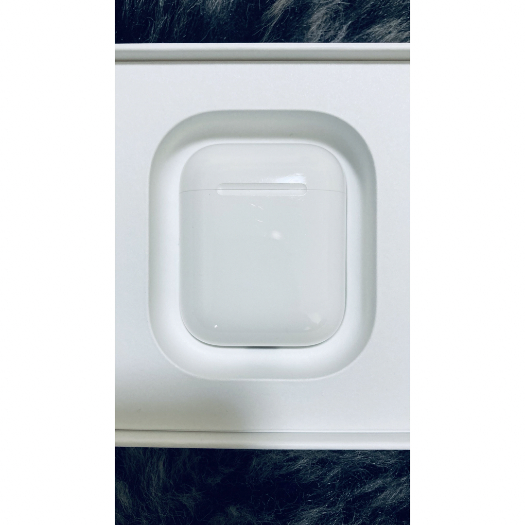 Apple(アップル)のAPPLE AirPods イヤホン MMEF2J/A スマホ/家電/カメラのオーディオ機器(ヘッドフォン/イヤフォン)の商品写真