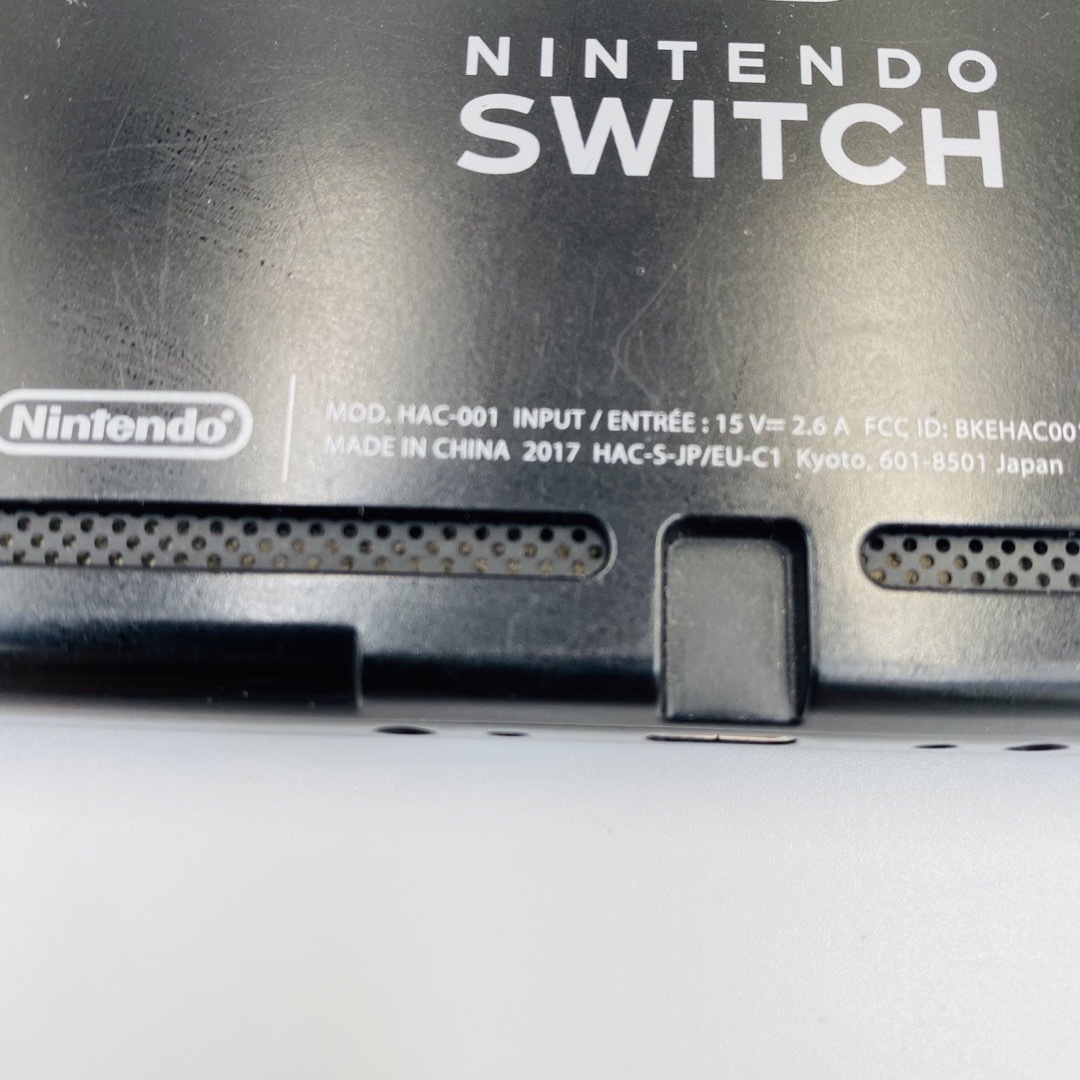 Nintendo Switch(ニンテンドースイッチ)の【美品】Nintendo Switch 本体 HAC-001 未対策機 2017 エンタメ/ホビーのゲームソフト/ゲーム機本体(家庭用ゲーム機本体)の商品写真