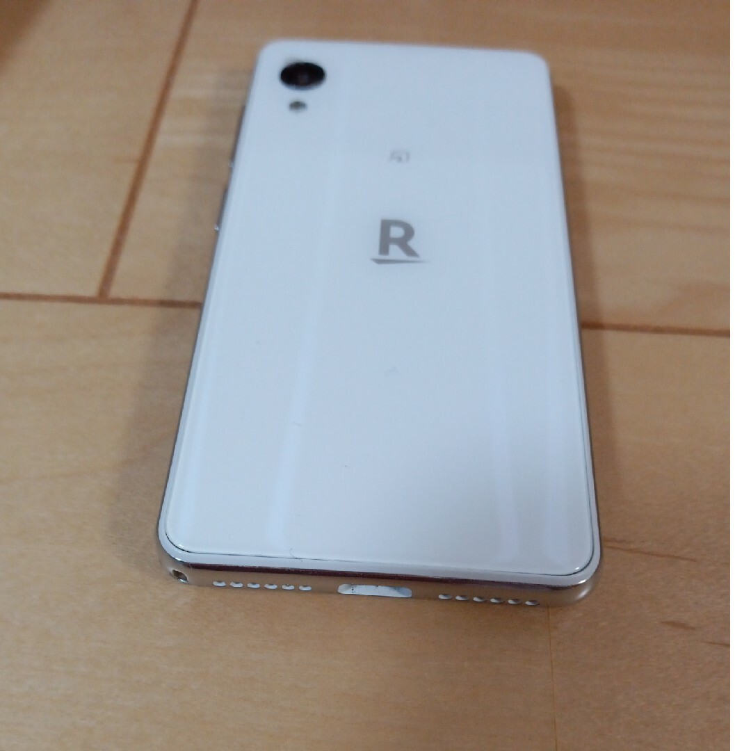 Rakuten(ラクテン)の【楽天】ジャンク扱い　Rakuten mini クールホワイト【スマホ】 スマホ/家電/カメラのスマートフォン/携帯電話(スマートフォン本体)の商品写真