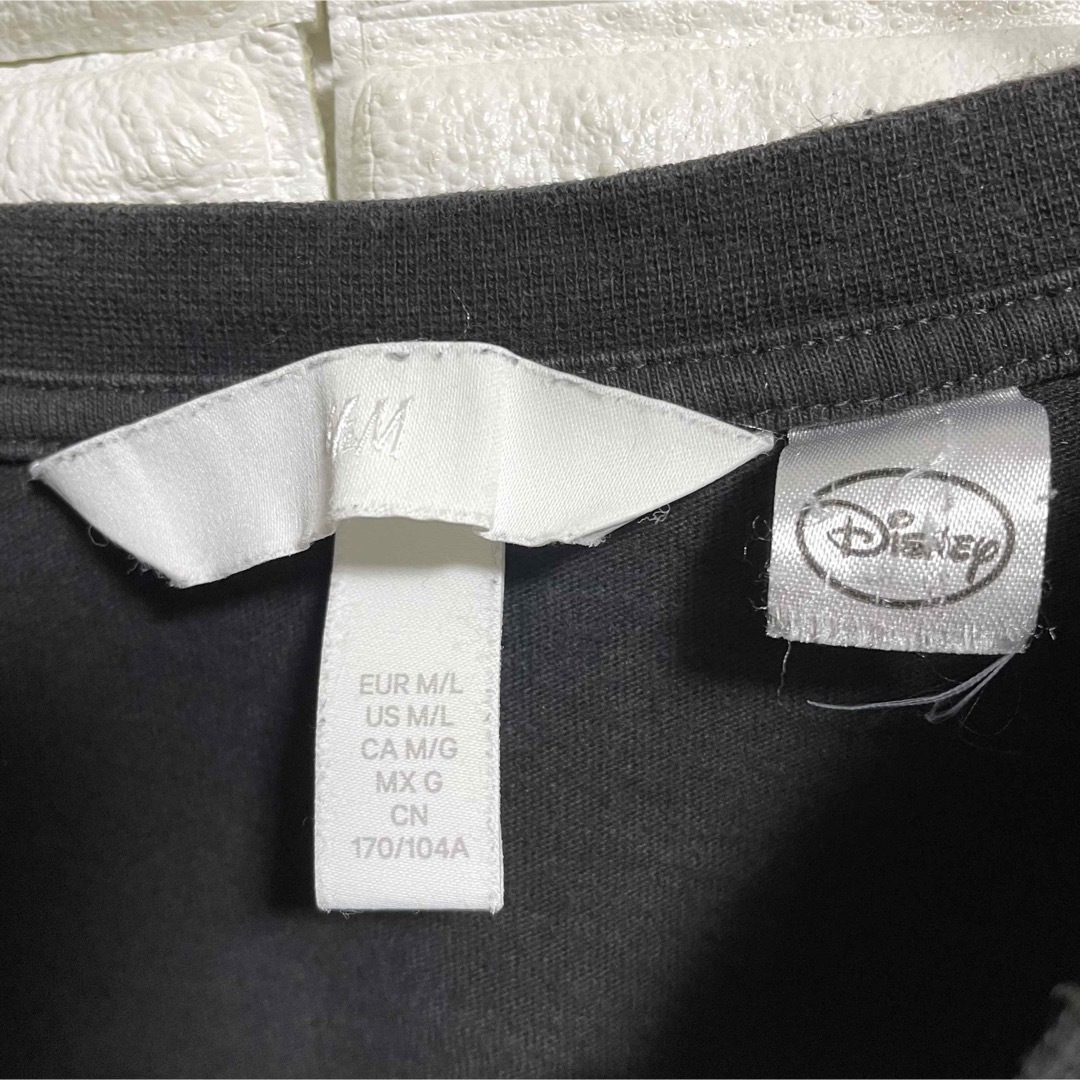 H&M(エイチアンドエム)のH&M Disney コラボTシャツ　アリスプリント　メンズM〜Lサイズ メンズのトップス(Tシャツ/カットソー(半袖/袖なし))の商品写真