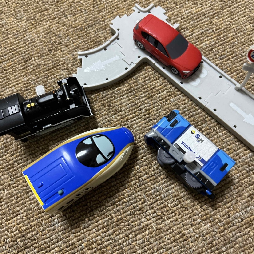 カプセルプラレール　トミカ キッズ/ベビー/マタニティのおもちゃ(電車のおもちゃ/車)の商品写真