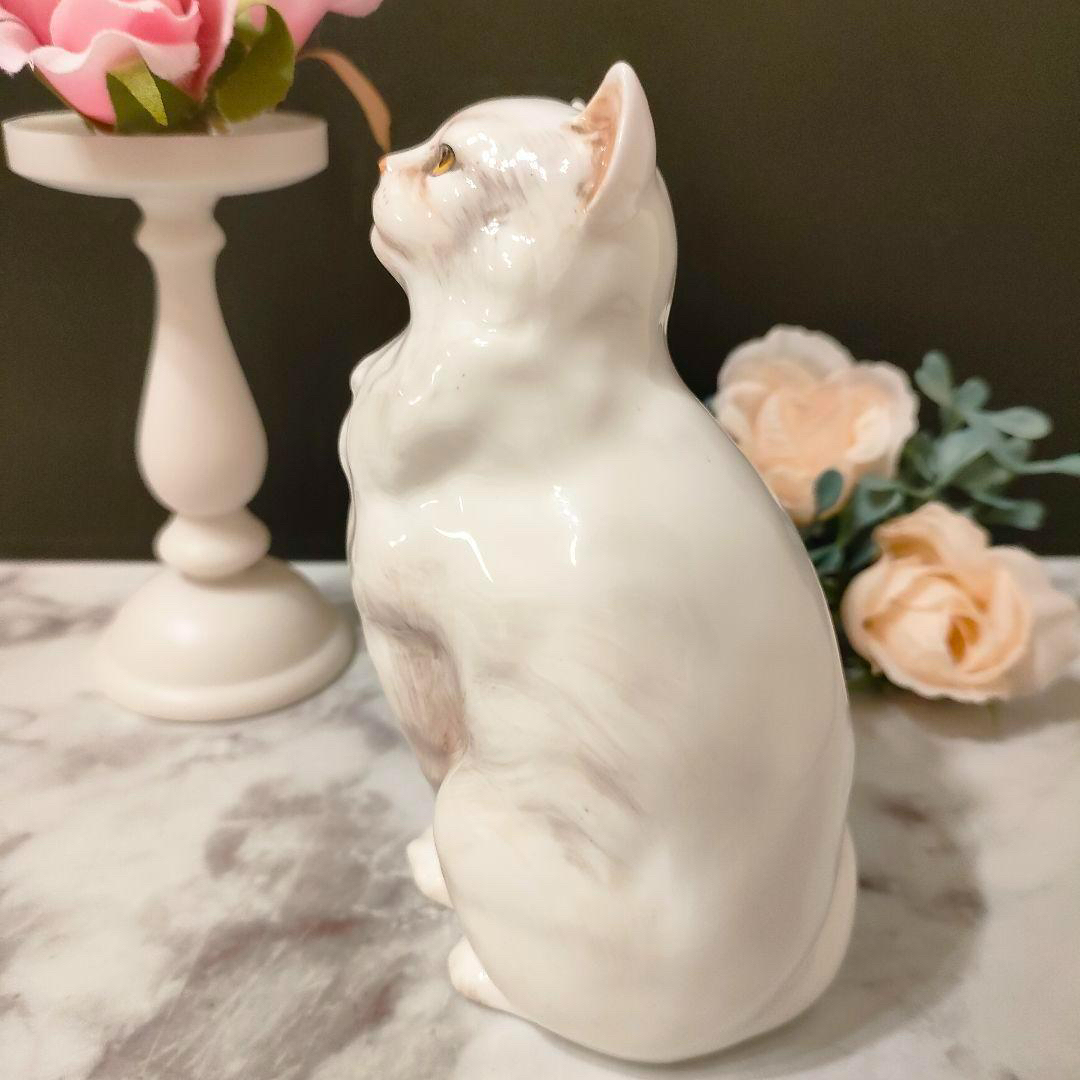 Royal Doulton(ロイヤルドルトン)のロイヤルドルトン 白猫 フィギュリン キャット 陶器 置物 アンティーク 美品 インテリア/住まい/日用品のインテリア小物(置物)の商品写真