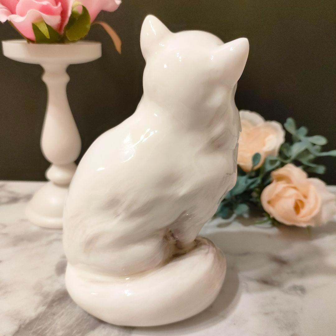 Royal Doulton(ロイヤルドルトン)のロイヤルドルトン 白猫 フィギュリン キャット 陶器 置物 アンティーク 美品 インテリア/住まい/日用品のインテリア小物(置物)の商品写真