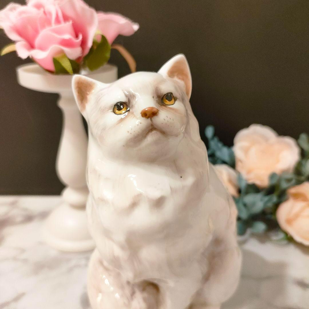 Royal Doulton(ロイヤルドルトン)のロイヤルドルトン 白猫 フィギュリン キャット 陶器 置物 アンティーク 美品 インテリア/住まい/日用品のインテリア小物(置物)の商品写真