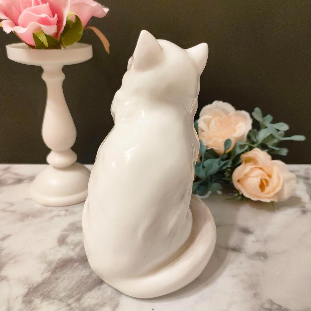 Royal Doulton(ロイヤルドルトン)のロイヤルドルトン 白猫 フィギュリン キャット 陶器 置物 アンティーク 美品 インテリア/住まい/日用品のインテリア小物(置物)の商品写真