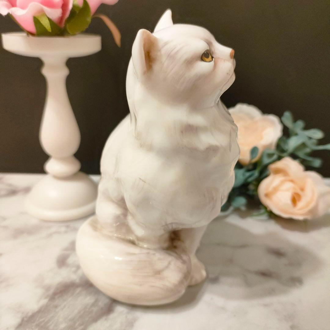 Royal Doulton(ロイヤルドルトン)のロイヤルドルトン 白猫 フィギュリン キャット 陶器 置物 アンティーク 美品 インテリア/住まい/日用品のインテリア小物(置物)の商品写真