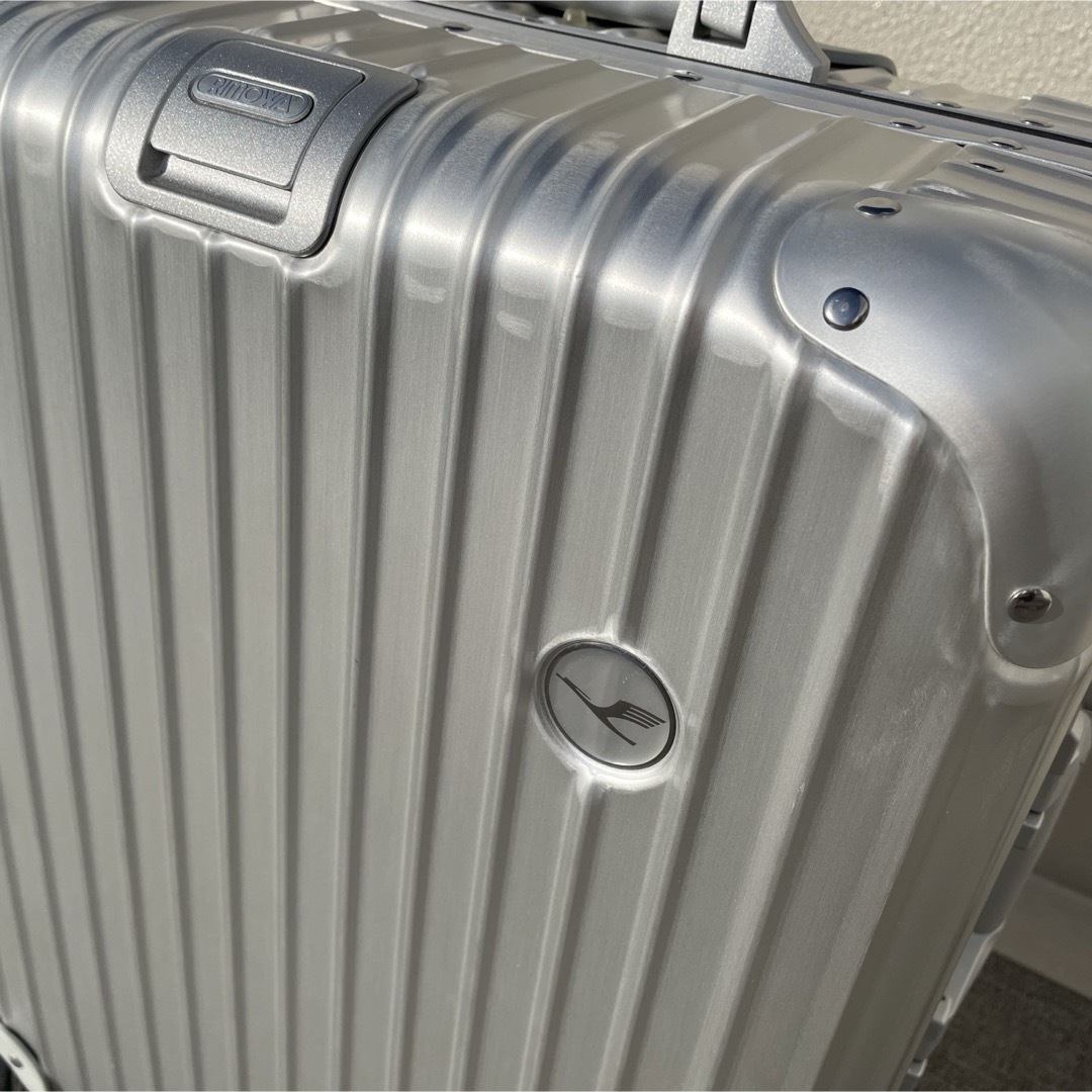 RIMOWA(リモワ)の極美品 レアサイズ RIMOWA Lufthansa スーツケース 45L メンズのバッグ(トラベルバッグ/スーツケース)の商品写真