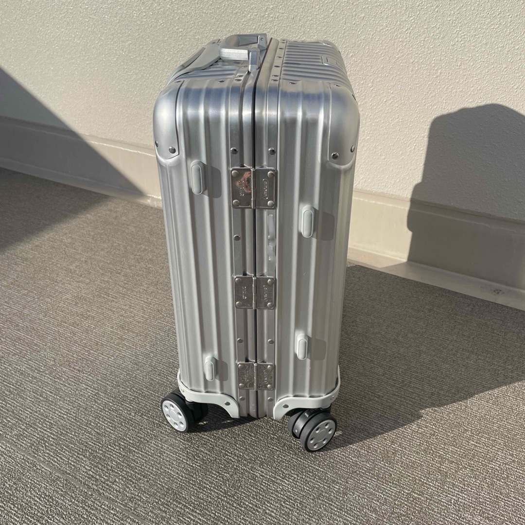 RIMOWA(リモワ)の極美品 レアサイズ RIMOWA Lufthansa スーツケース 45L メンズのバッグ(トラベルバッグ/スーツケース)の商品写真