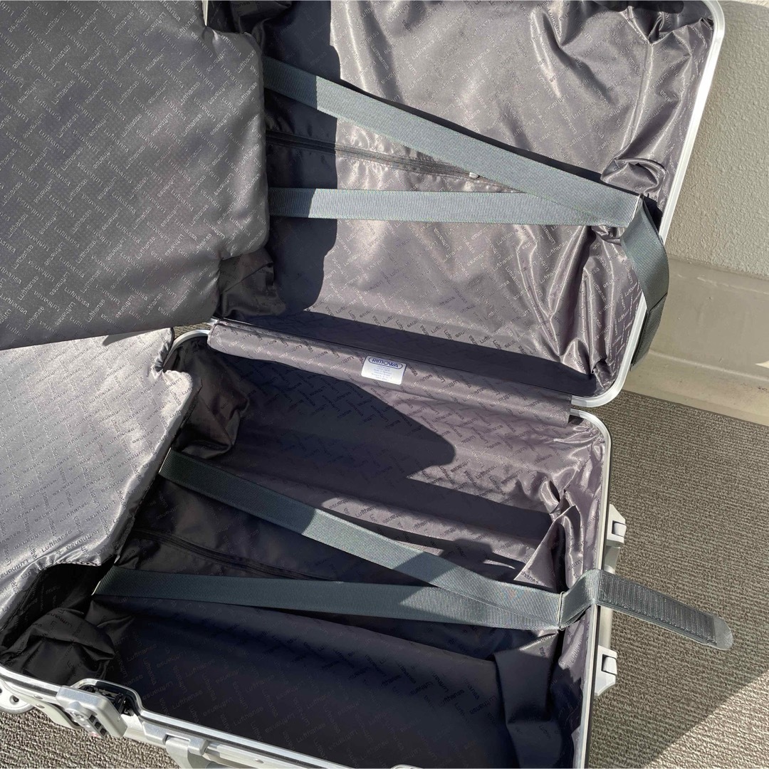 RIMOWA(リモワ)の極美品 レアサイズ RIMOWA Lufthansa スーツケース 45L メンズのバッグ(トラベルバッグ/スーツケース)の商品写真