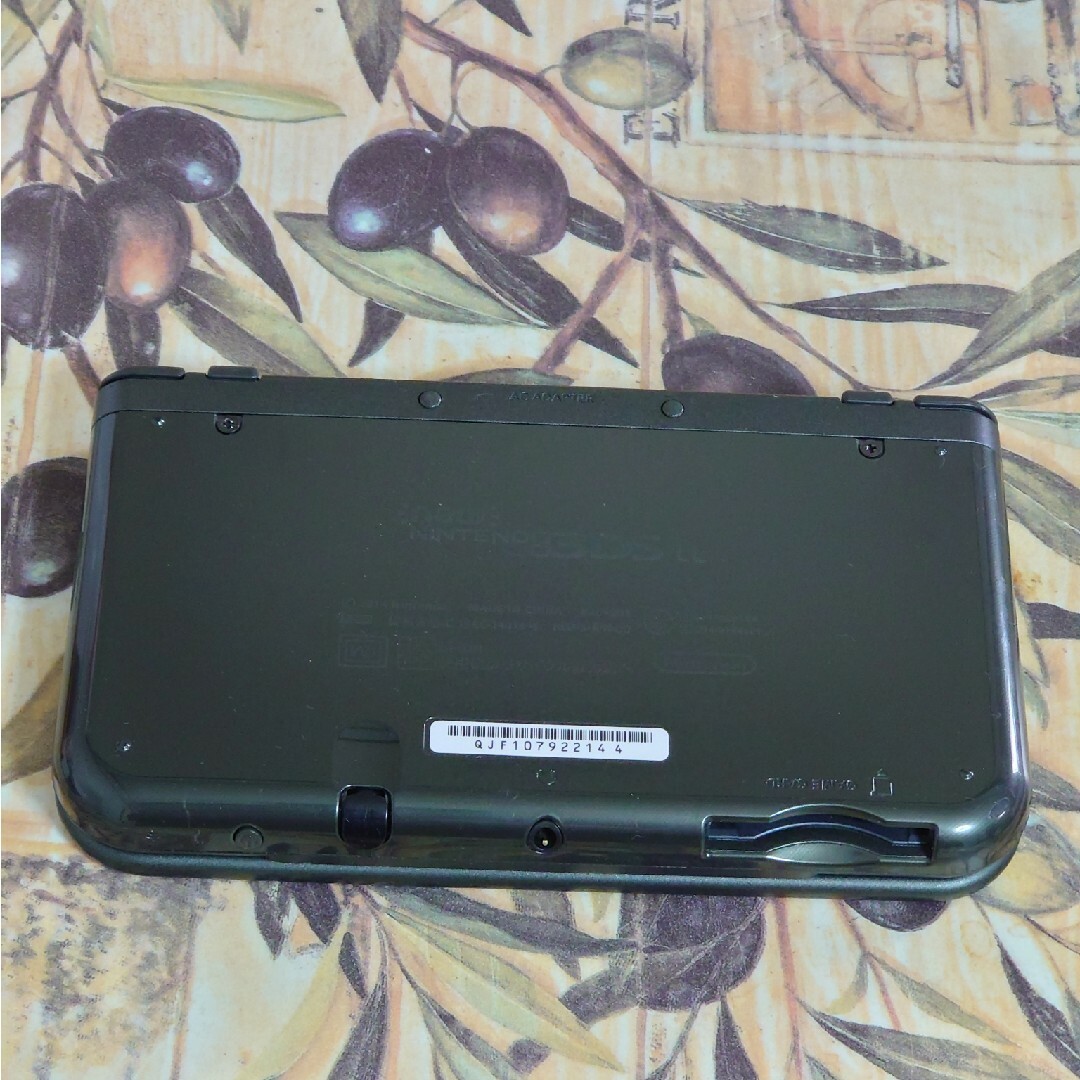 ニンテンドー3DS(ニンテンドー3DS)のNewニンテンドー3DS LL メタリックブラック液晶 エンタメ/ホビーのゲームソフト/ゲーム機本体(携帯用ゲーム機本体)の商品写真