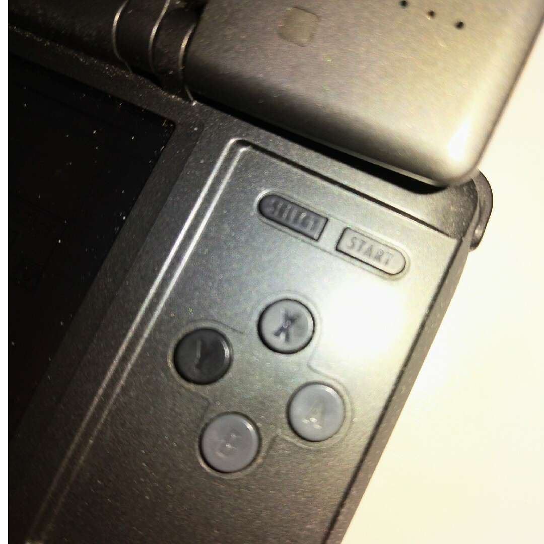 ニンテンドーDS(ニンテンドーDS)のNintendoニンテンドーDS 本体 グラファイトブラック箱無しジャンク品 エンタメ/ホビーのゲームソフト/ゲーム機本体(携帯用ゲーム機本体)の商品写真