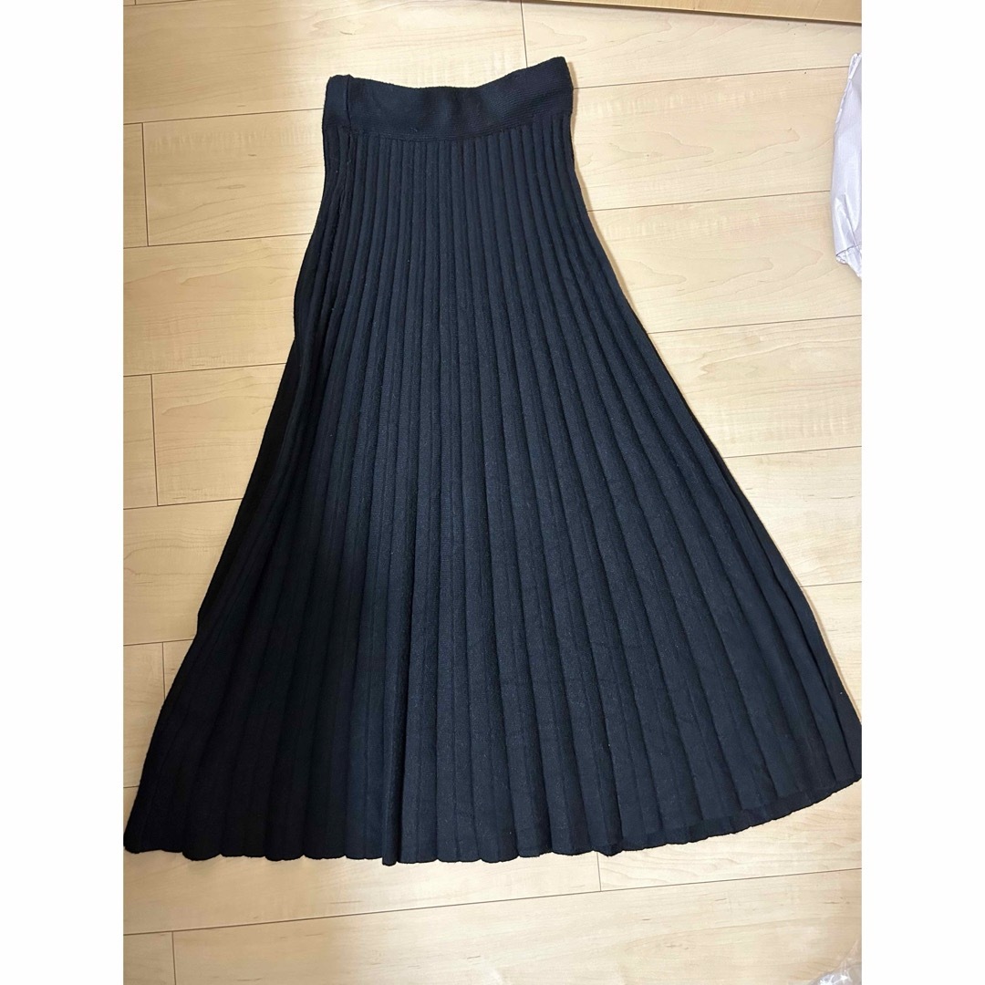 ニットプリーツロングスカート  ブラック  フォーマル 上品 レディースのスカート(ロングスカート)の商品写真