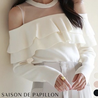 セゾンドパピヨン(SAISON DE PAPILLON)のSAISON DE PAPILLON オープンショルダー ネック フリル(ニット/セーター)