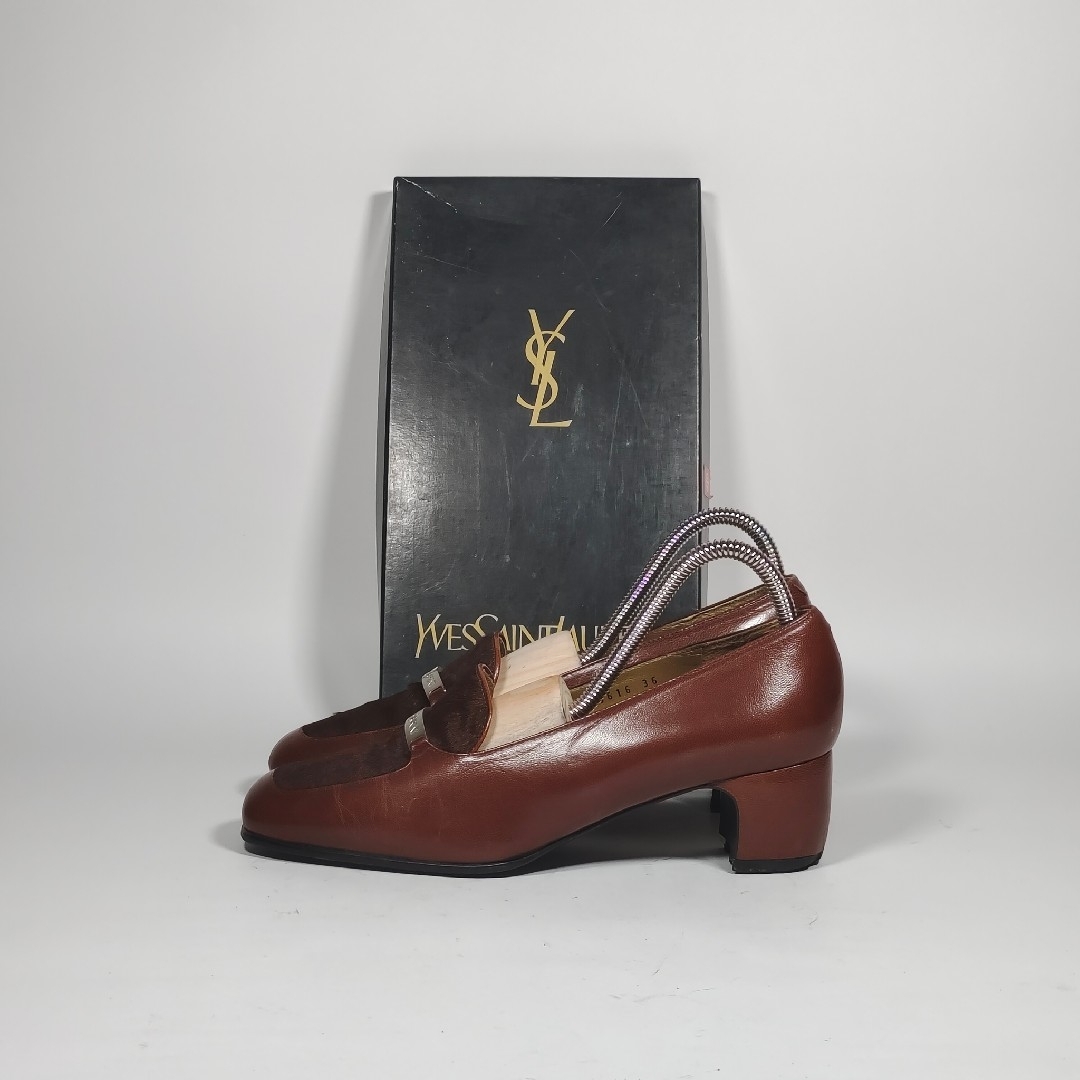 Yves Saint Laurent(イヴサンローラン)の【美品】イヴサンローラン ロゴメタルプレート ハラコ×スムース レザーパンプス レディースの靴/シューズ(ハイヒール/パンプス)の商品写真