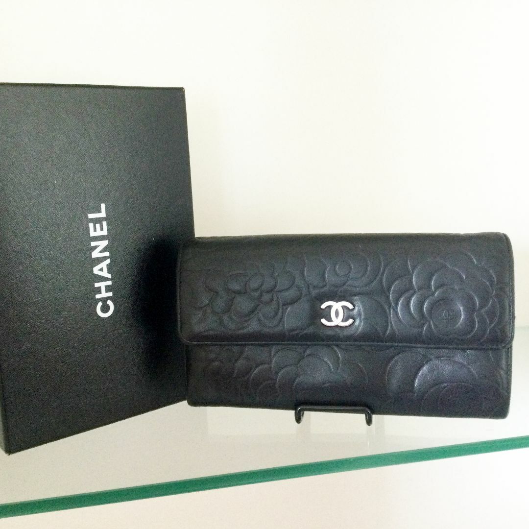 CHANEL(シャネル)のCHANEL シャネル カメリア モチーフ カメリア エンボス ココマーク 財布 レディースのファッション小物(財布)の商品写真