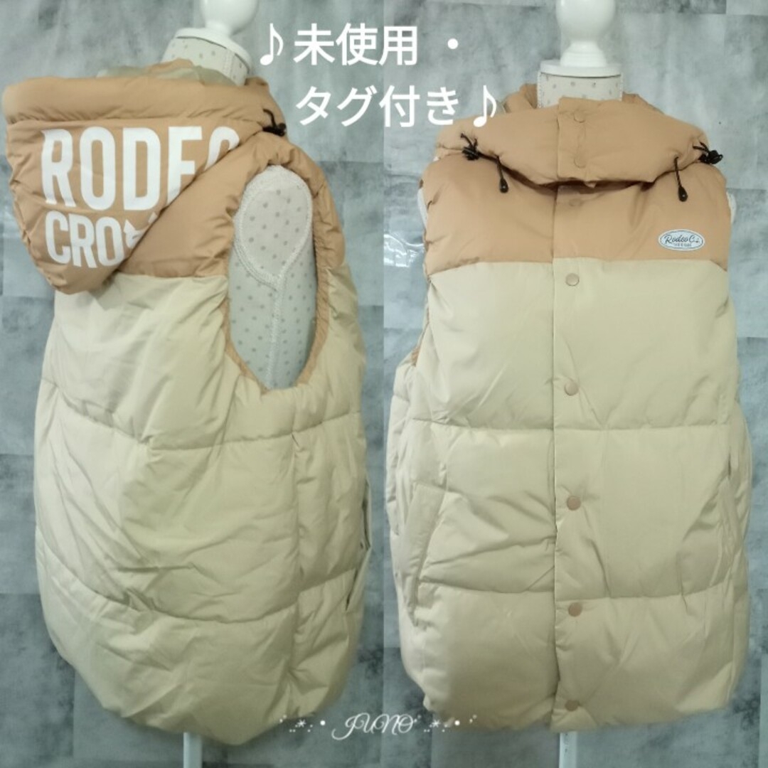 RODEO CROWNS WIDE BOWL(ロデオクラウンズワイドボウル)のフードロゴベスト♡RODEO CROWNS ロデオクラウンズ 未使用 タグ付き レディースのジャケット/アウター(ダウンベスト)の商品写真