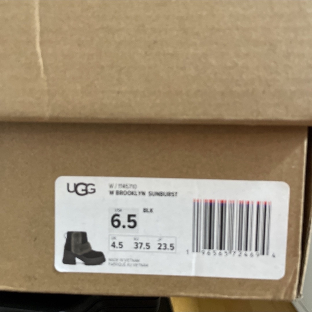 UGG(アグ)のUGG アグ　ムートンブーツ　新作　今期　完売品 レディースの靴/シューズ(ブーツ)の商品写真