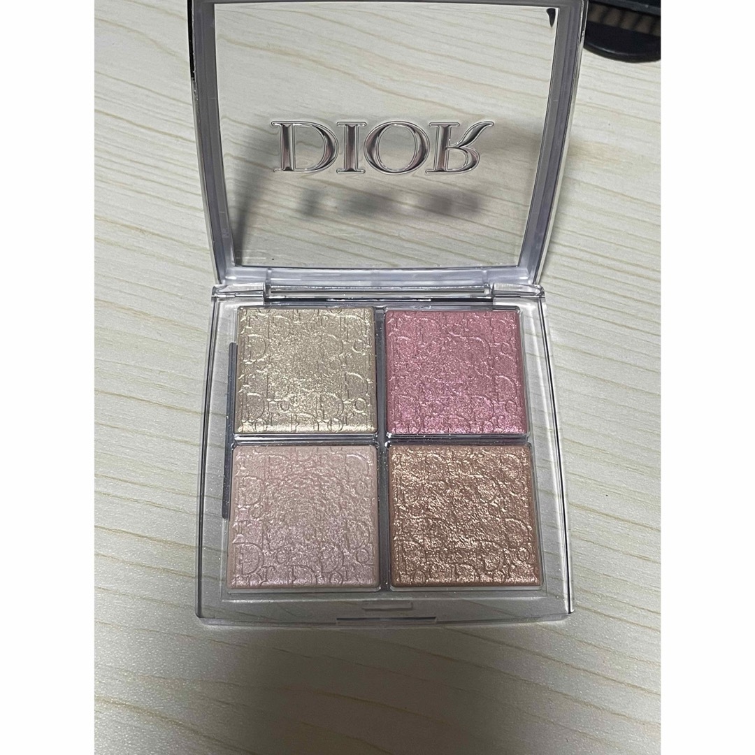 Christian Dior(クリスチャンディオール)のDIOR バックステージ フェイスグロウパレット004 ローズゴールド コスメ/美容のベースメイク/化粧品(フェイスパウダー)の商品写真