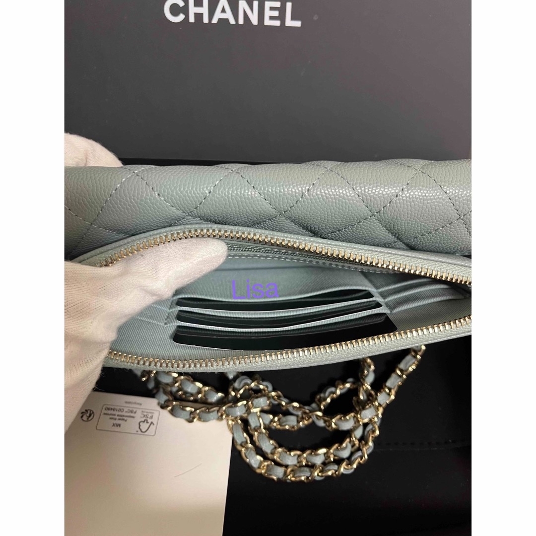 CHANEL(シャネル)の新品同様✨シャネル　チェーンウォレット　フォーンケース マトラッセ ライトブルー レディースのバッグ(ショルダーバッグ)の商品写真