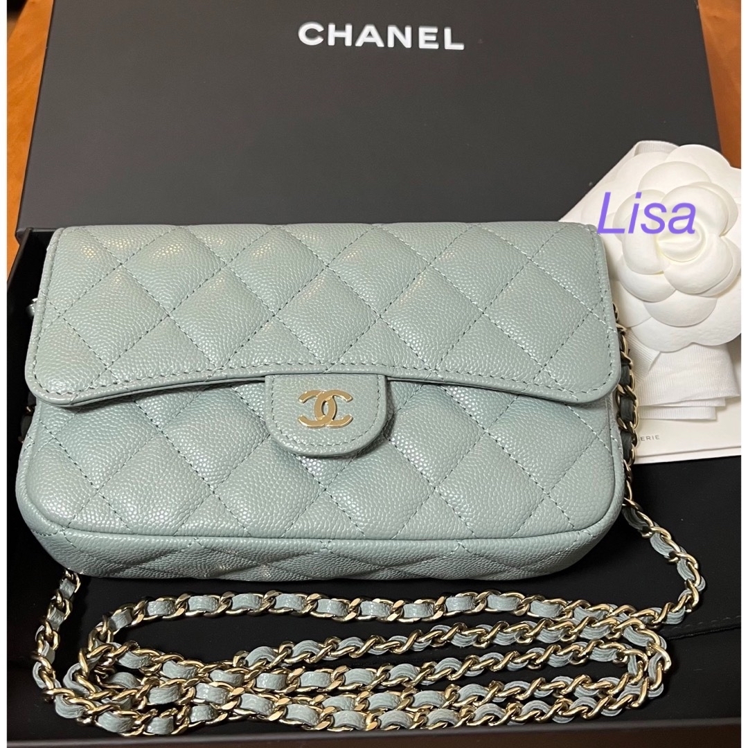 CHANEL(シャネル)の新品同様✨シャネル　チェーンウォレット　フォーンケース マトラッセ ライトブルー レディースのバッグ(ショルダーバッグ)の商品写真