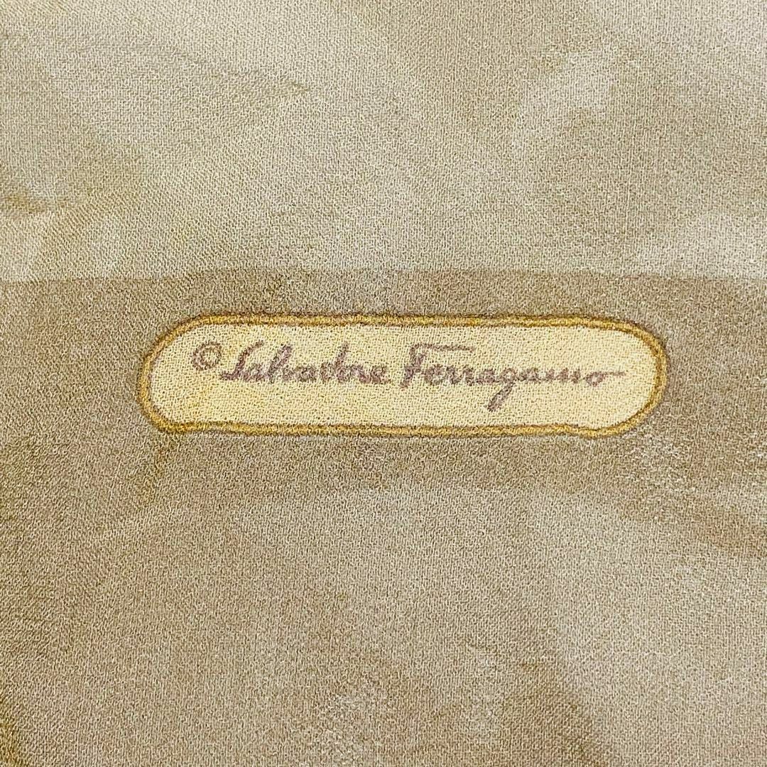 Salvatore Ferragamo(サルヴァトーレフェラガモ)の美品 ★Ferragamo★ ロングスカーフ シフォン アニマル シルク カーキ レディースのファッション小物(バンダナ/スカーフ)の商品写真